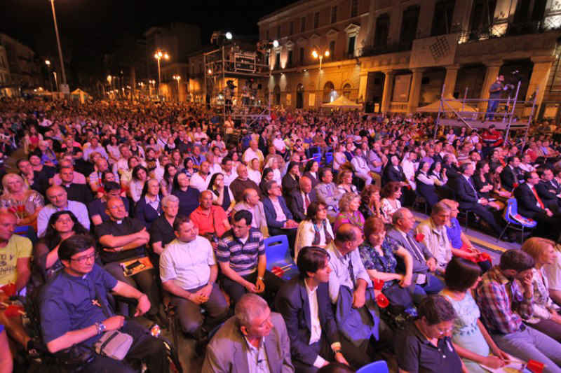 10 Piazze per 10 Comandamenti a Bari