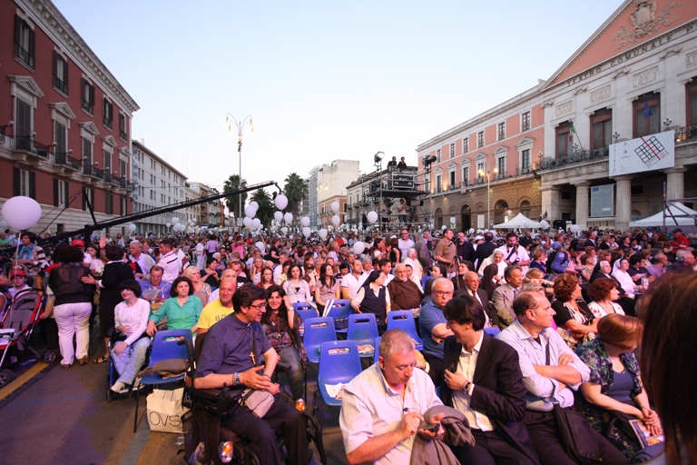 10 piazze per 10 comandamenti - Bari - 15.06.2013_001