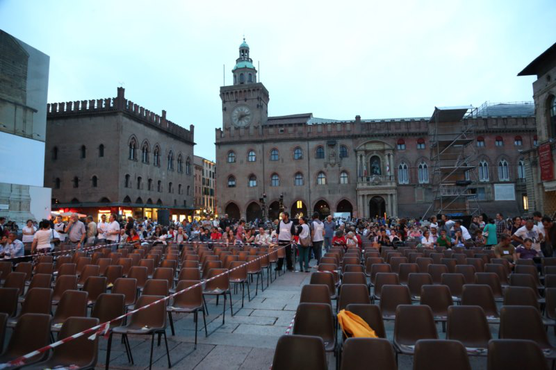 10 piazze per 10 comandamenti a Bologna_001