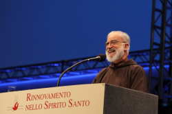 Padre Raniero Cantalamessa - 36a Convocazione Nazionale RnS - Clicca per ingrandire...