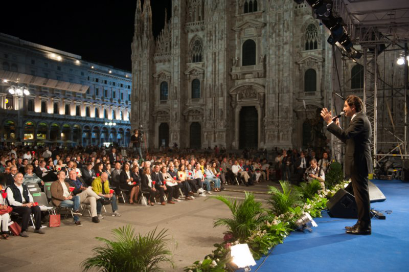 Il presidente Martinez in Piazza del Duomo - Dieci Piazze per Dieci Comandamenti