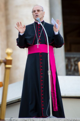 Mons. Nunzio Galantino, 3 ottobre 2015 - Clicca per ingrandire...